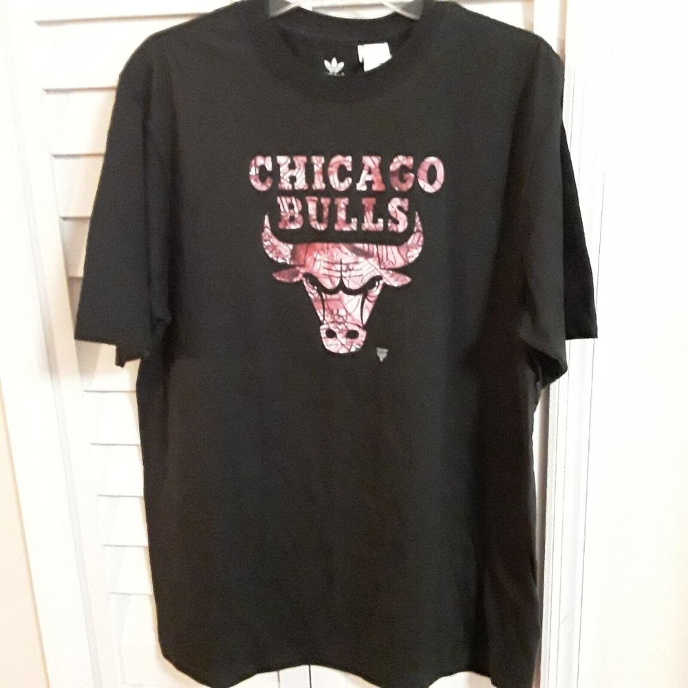 NEW Adidas Chicago Bulls Trefoil Logo T--Shirt, NBA, Size Large
